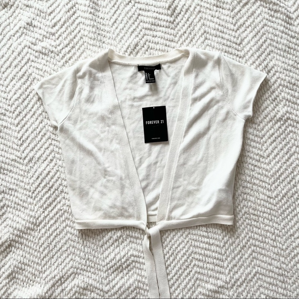 FOREVER 21 White Short Sleeve Crop Top Tie-Front In size Small NWT